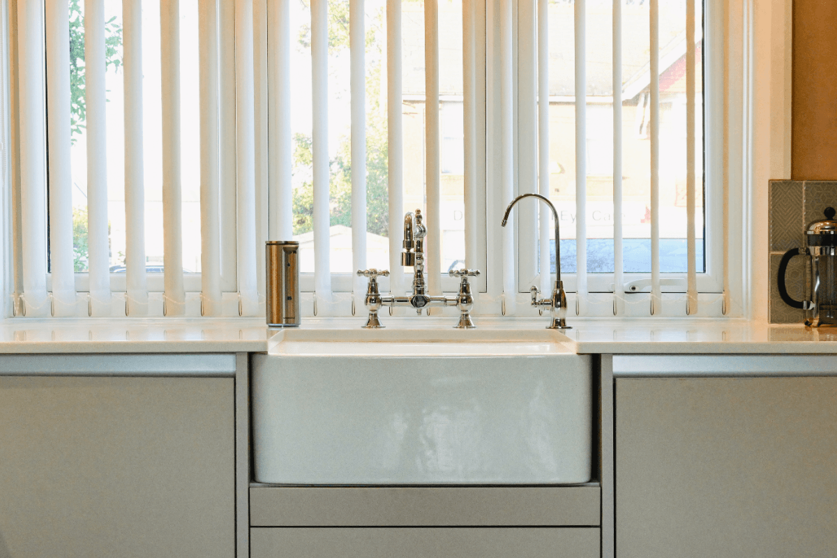Handleless matt cashmere kitchen with belfast sink